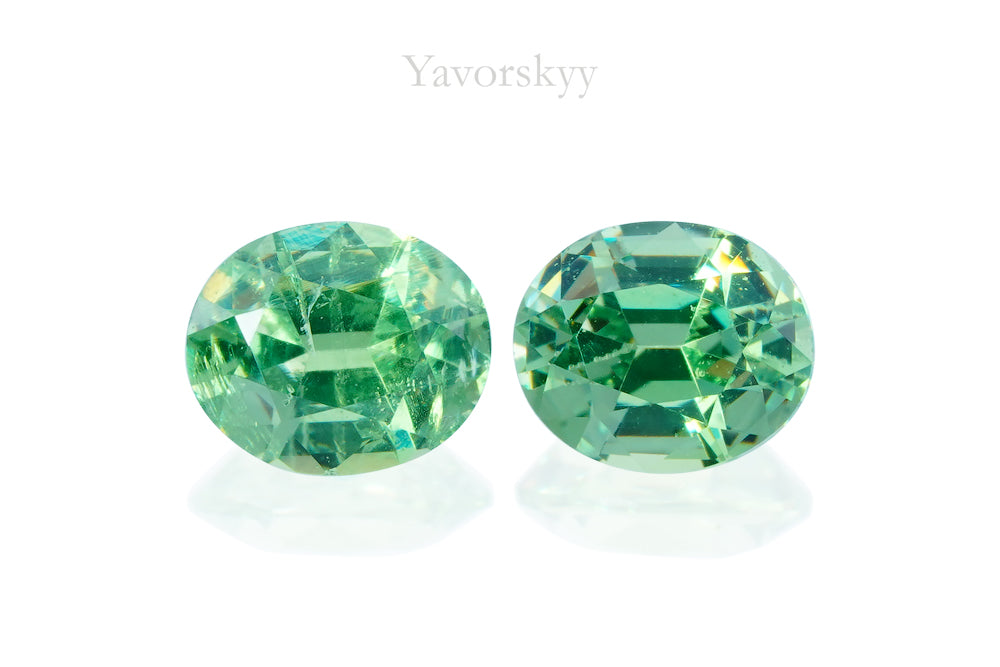 Demantoid 0.62 ct / 2 pcs
