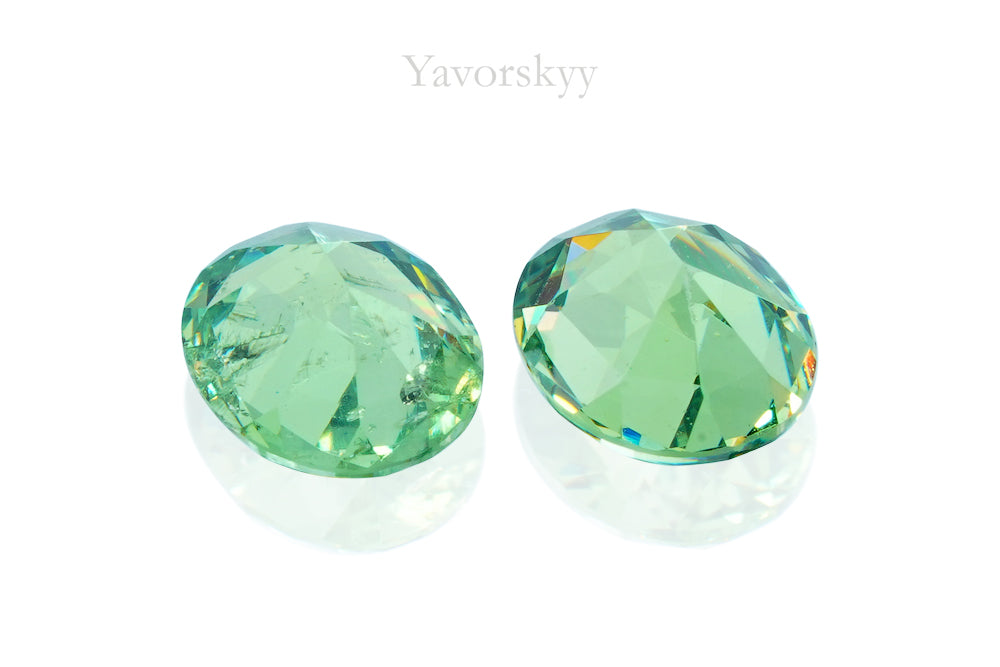 Demantoid 0.62 ct / 2 pcs