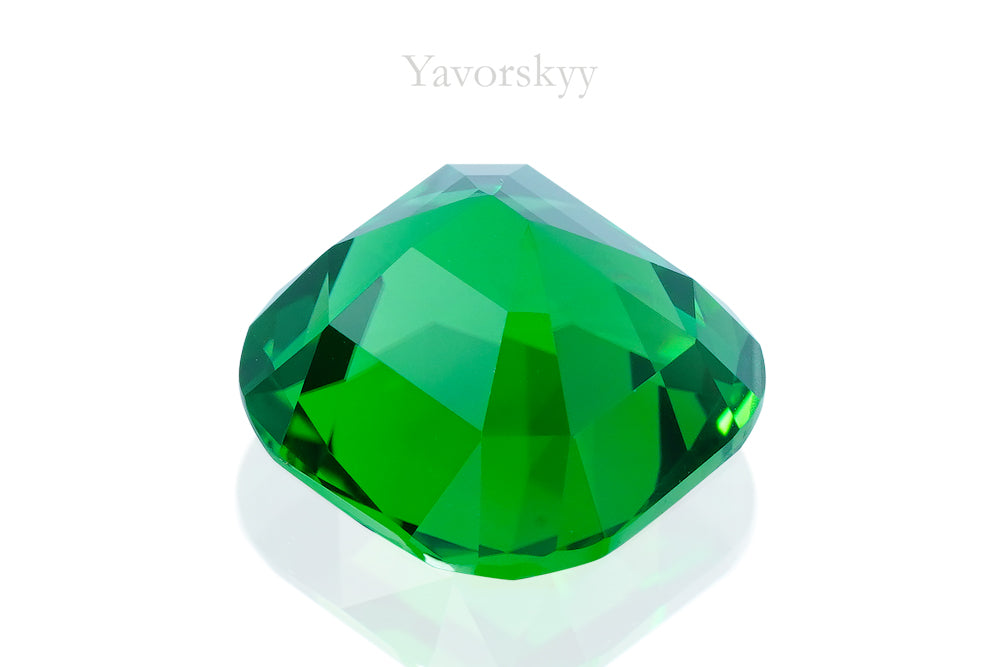 A top view photo of 2.95 ct tsavorite cushion