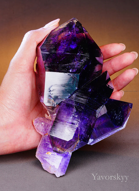 Amethyst 693 gm