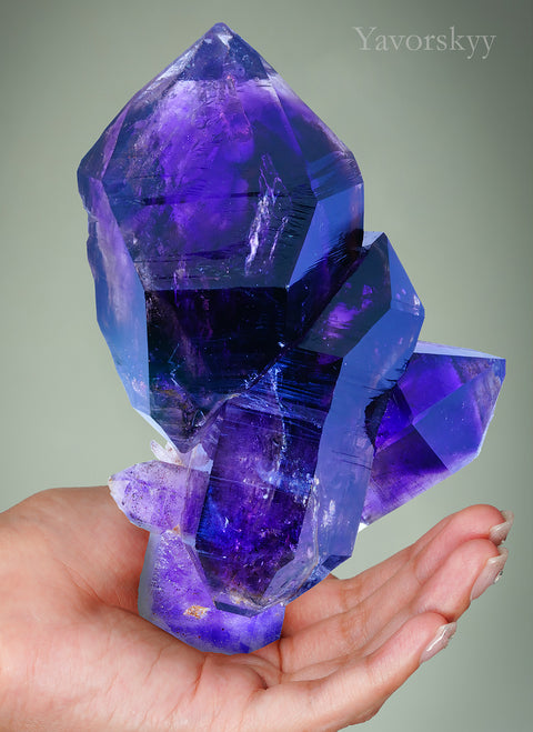 Amethyst 693 gm