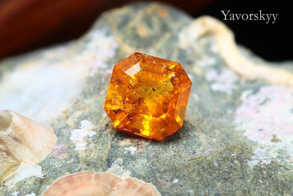 Picture of a pretty clinohumite 0.48 ct