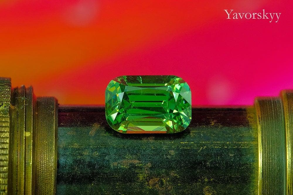 The picture of demantoid 2.26 cts