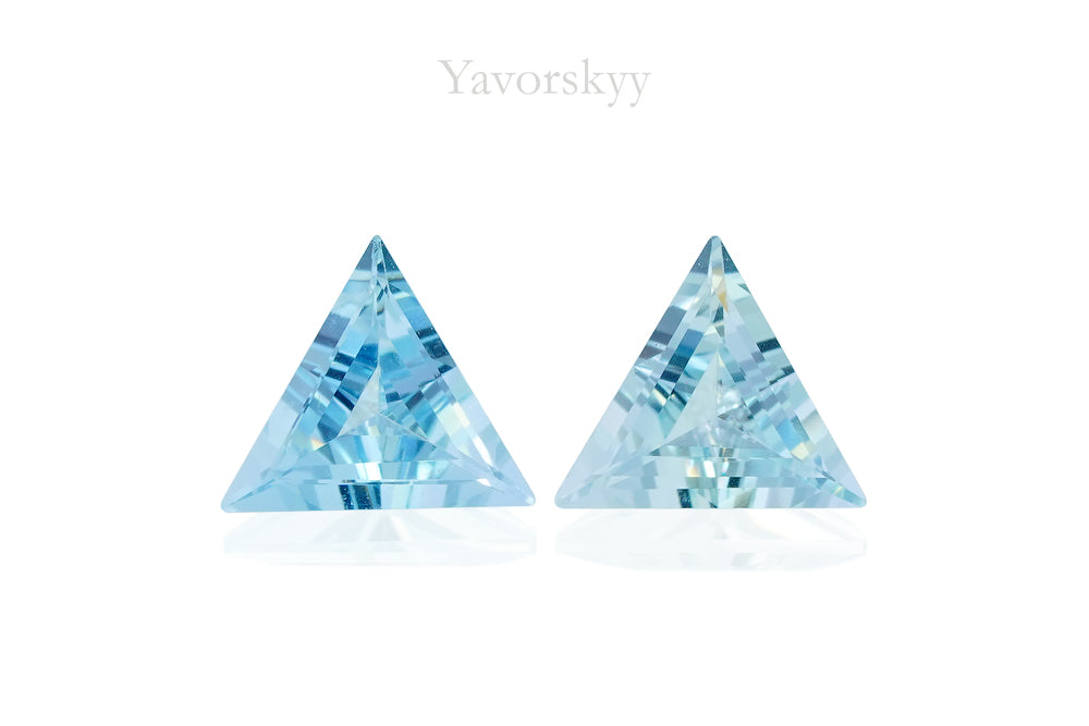 A pair of aquamarine trillion 0.47 carats front view photo