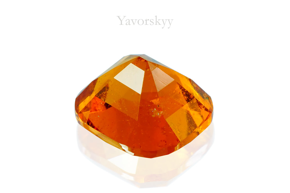 Clinohumite 0.75 carat bottom view photo