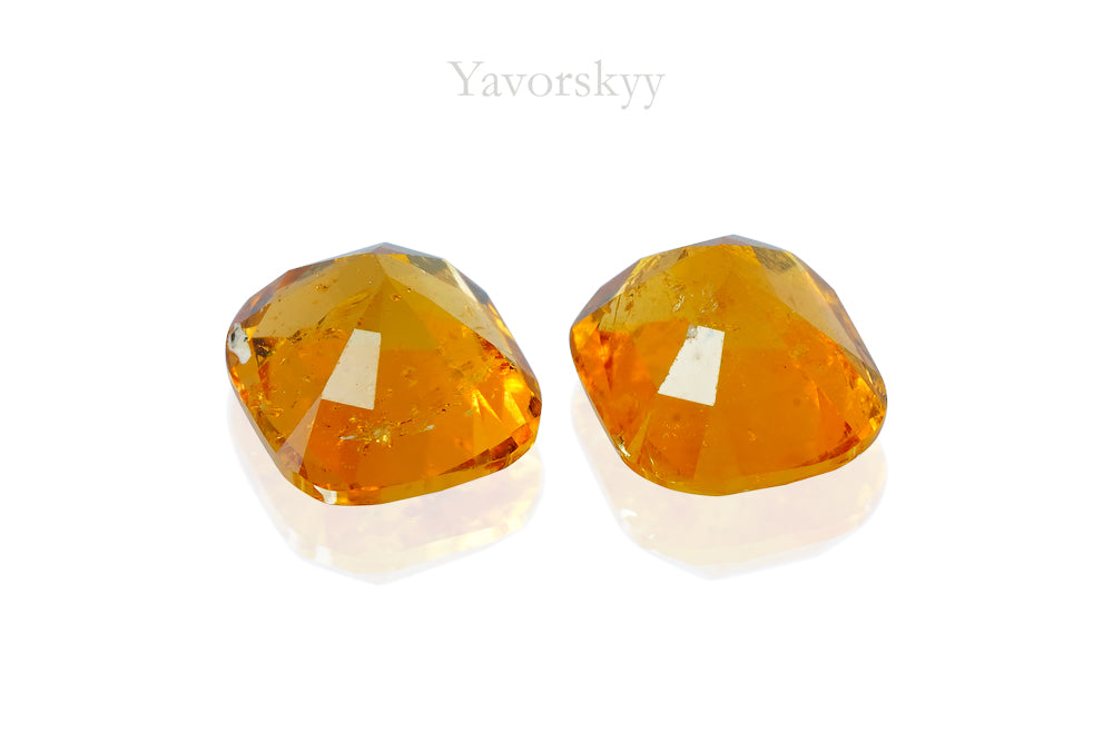 A matched pair of clinohumite cushion 0.83 ct back view image