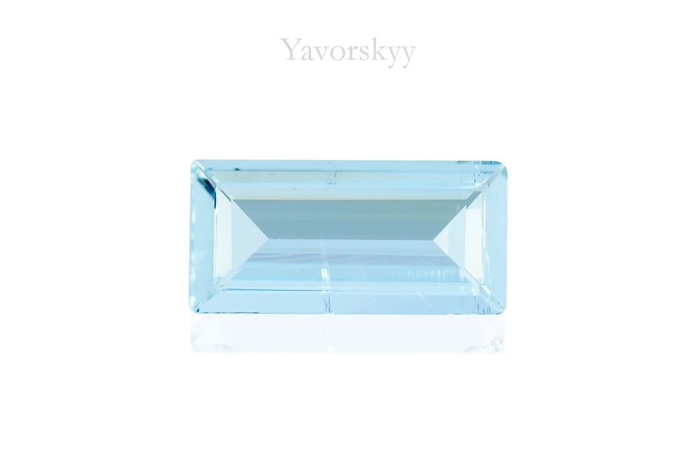 A front view photo of 1.56 ct aquamarine