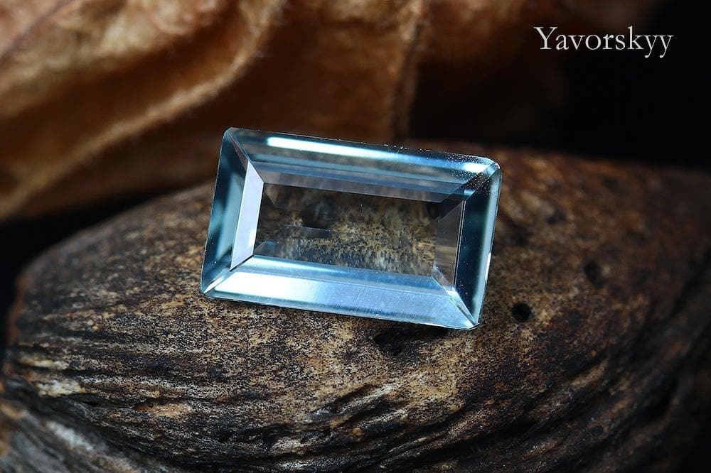 Aquamarine 0.79 carat  bottom view photo