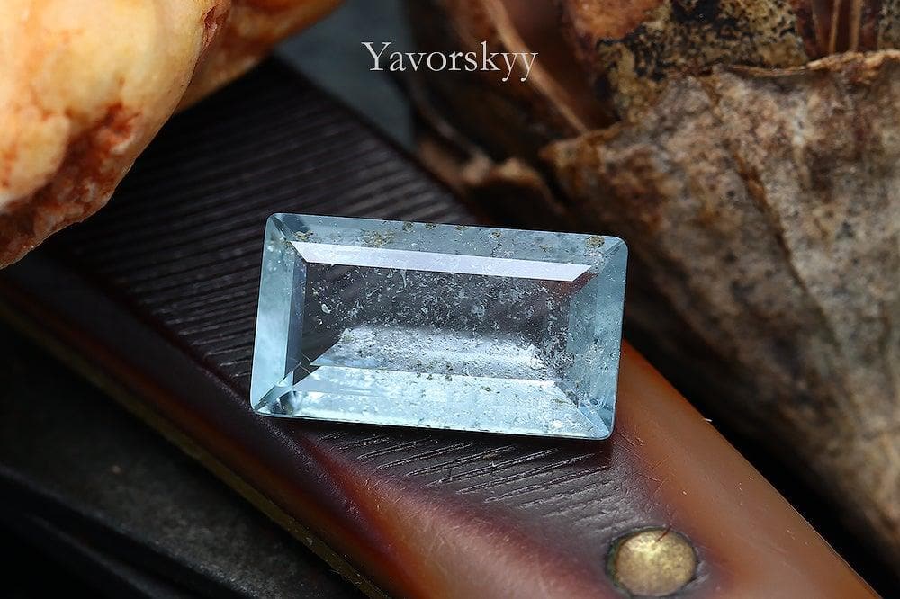 Top view photo of  aquamarine 0.94 ct