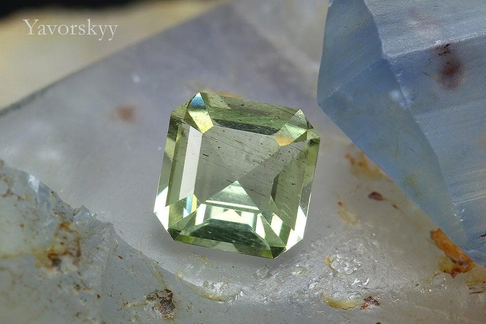 Cushion green aquamarine 2.23 carats front view photo