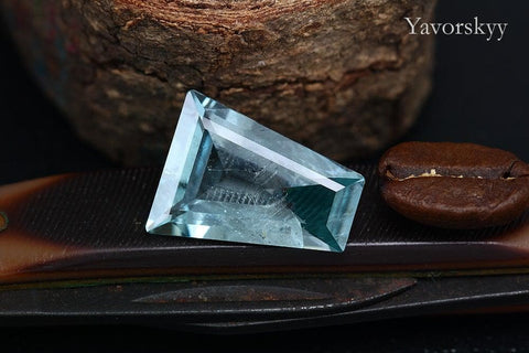 Aquamarine natural