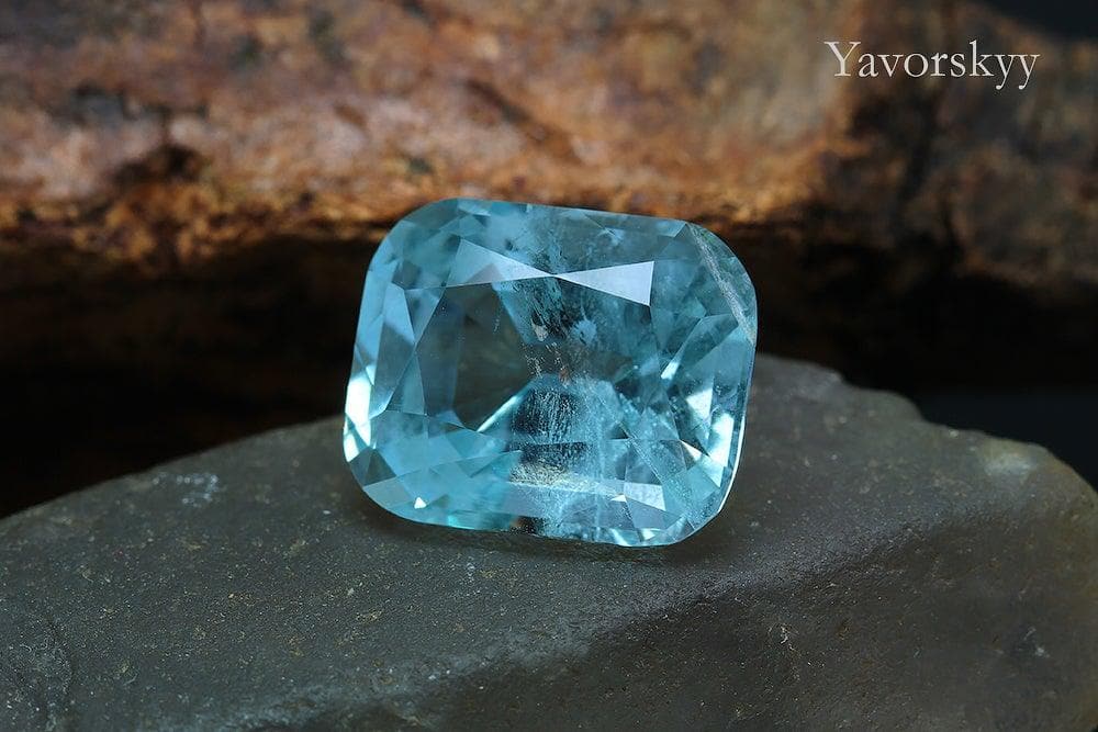 A photo of fine aquamarine 8.06 cts