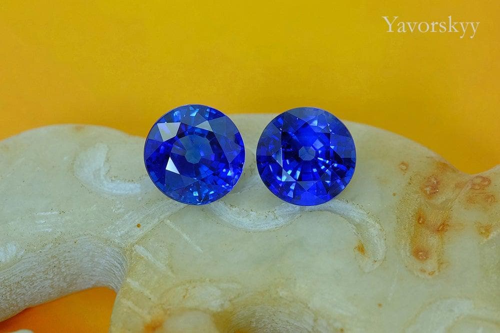 Top view image of round blue sapphire 2.16 cts matched pair
