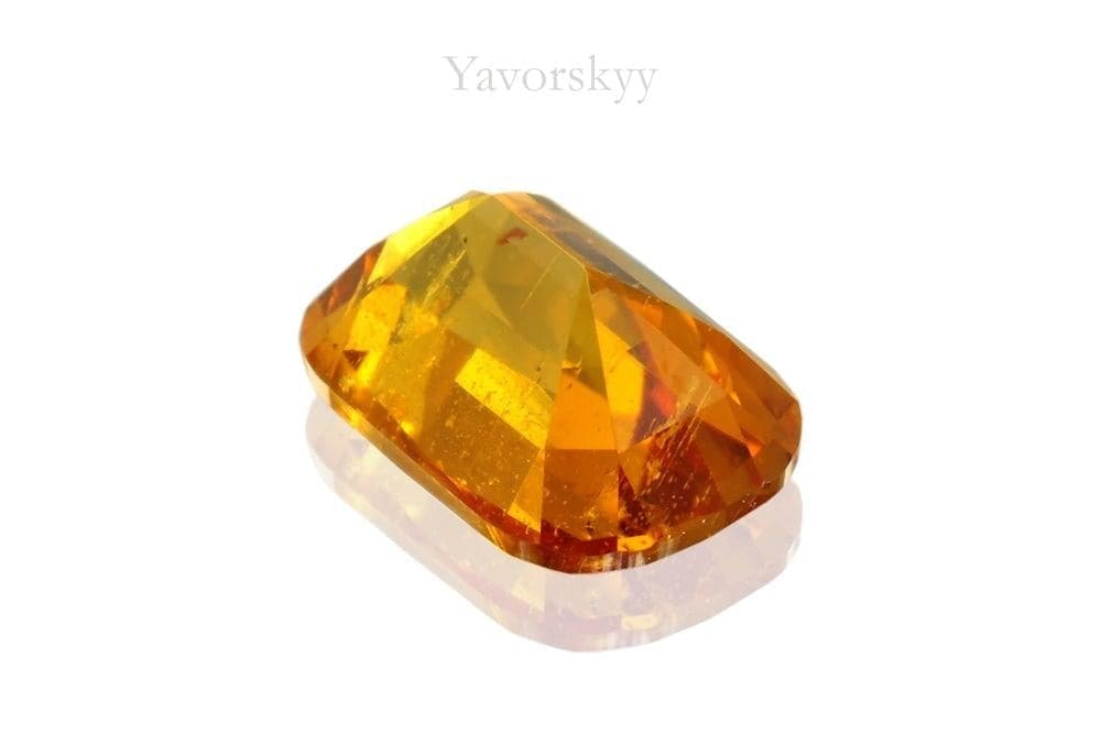 Clinohumite 0.60 ct bottom view photo