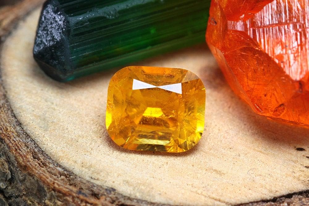 Top view photo of clinohumite 1.83 cts