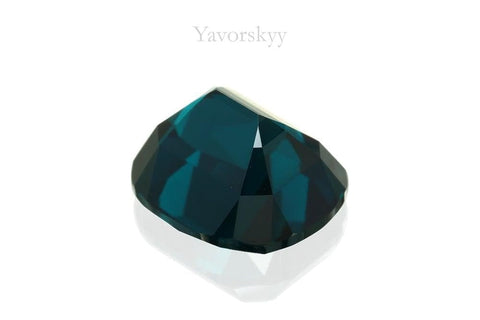 Color-changing garnet