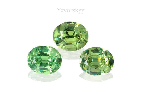 A top view photo of 0.78 ct demantoid