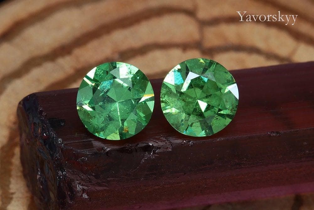 Photo of front view of demantoid 2.49 cts match pair