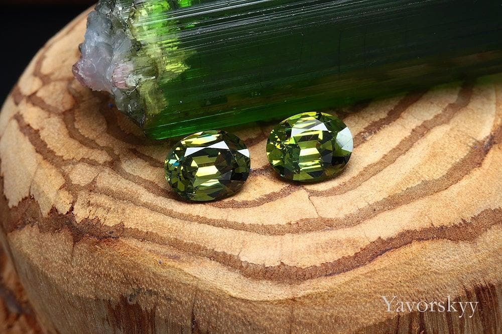 Image of bottom view of demantoid 2.96 cts pair