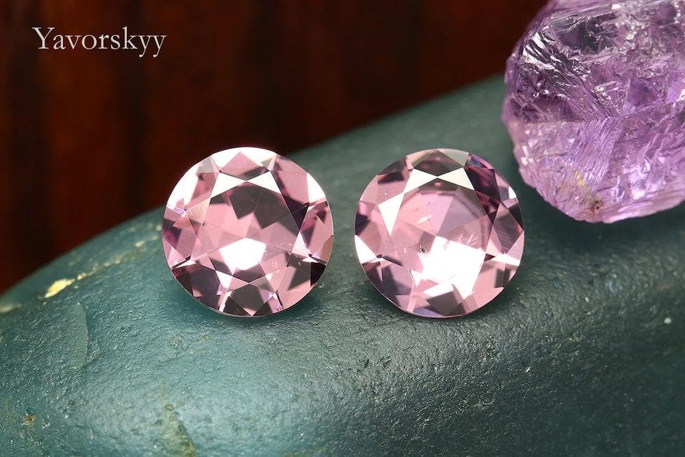 Pair of malaia garnet round 1.66 cts front view image