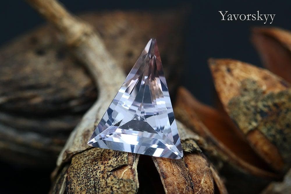 Trillion cut pink morganite 1.52 cts front view photo