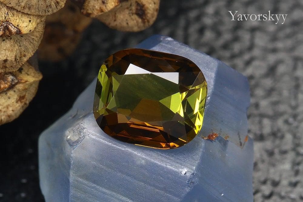 Cushion shape olive tourmaline 1.11 cts front view photo