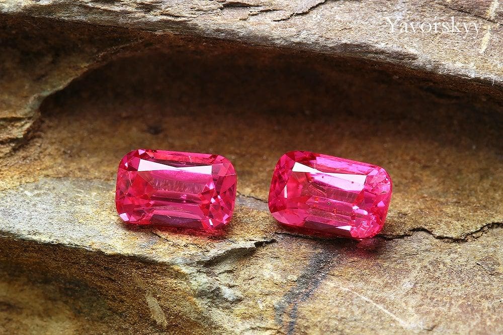 Pinkish-Red Spinel 0.33 ct / 2 pcs - Yavorskyy
