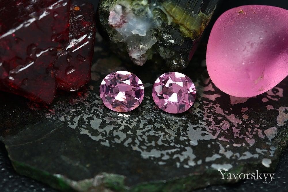 A match pair of purple spinel oval 1.8 cts front view photo