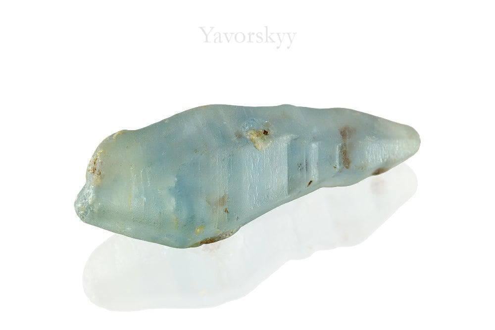 Top view picture of 91.89 ct blue sapphire crystal