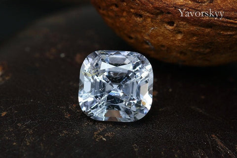 Front view photo of sapphire 2.42 carats