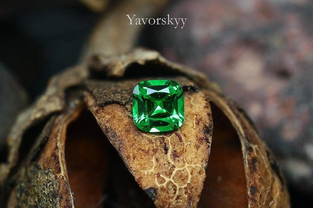 Image of cushion shape tsavorite 0.13 ct front view