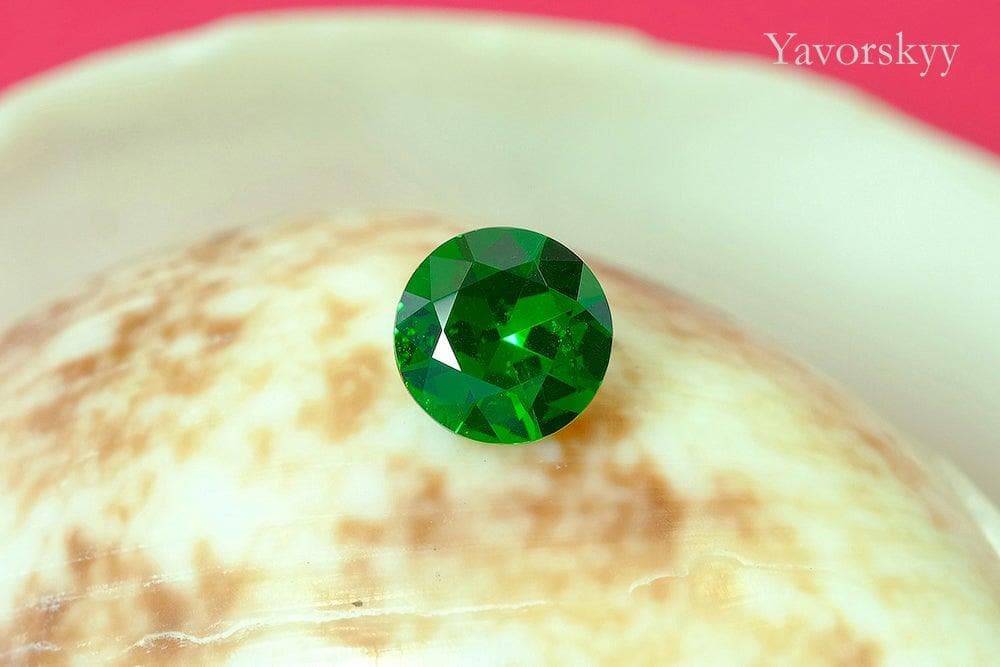 0.79 ct round cut tsavorite picture
