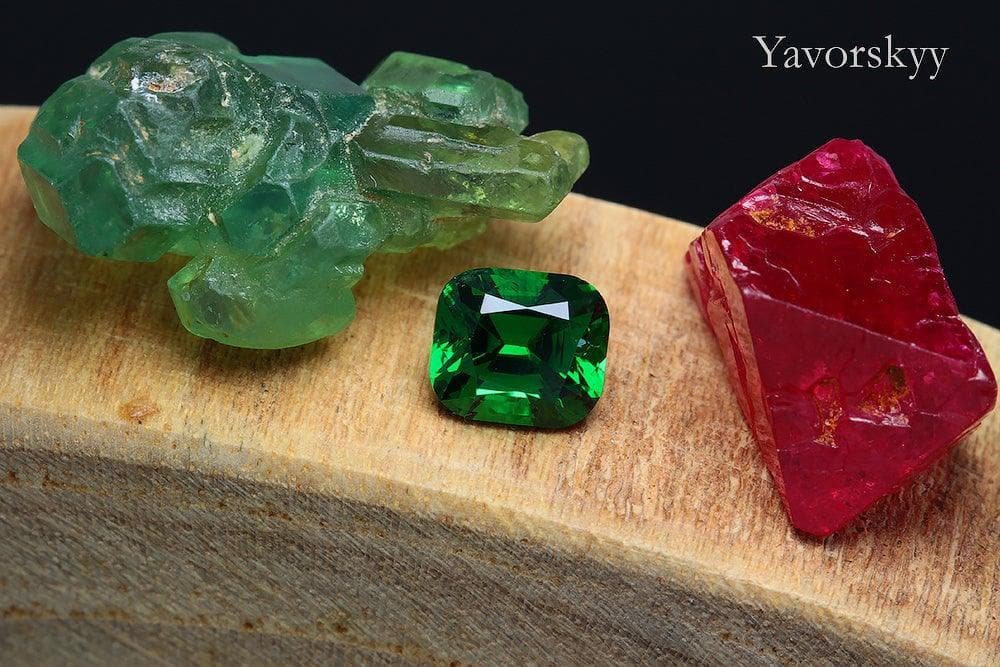 0.79 ct tsavorite top view image