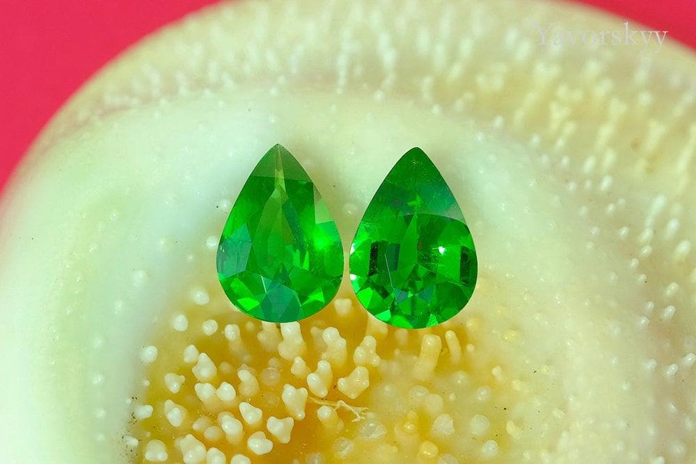 Front view photo of pear tsavorite 1.12 cts match pair