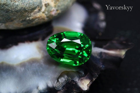 Pear tsavorite 1.74 carats bottom view image
