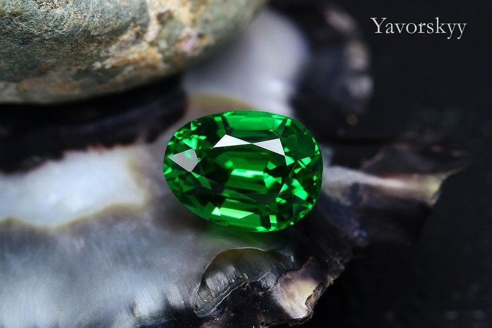 Pear tsavorite 1.74 carats bottom view image