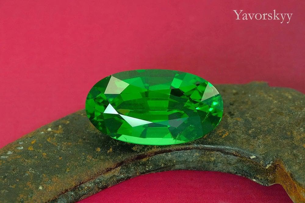 Tsavorite 5.68 cts - Yavorskyy