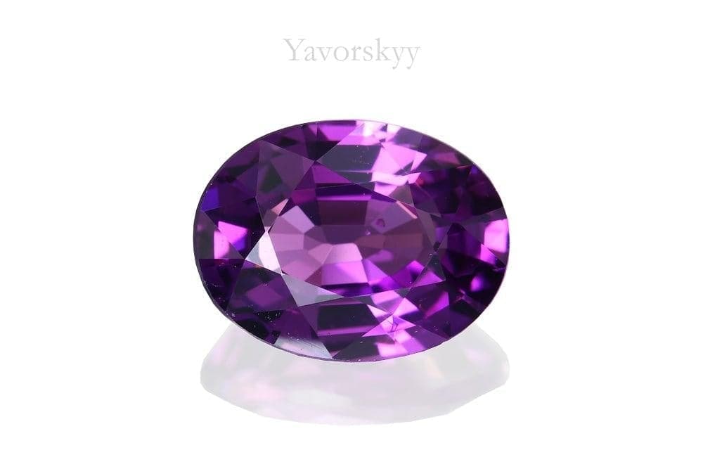 Photo of oval shape umbalite garnet 1.55 cts front view