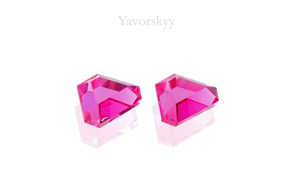 Pinkish-red Spinel 0.22 ct / 2 pcs