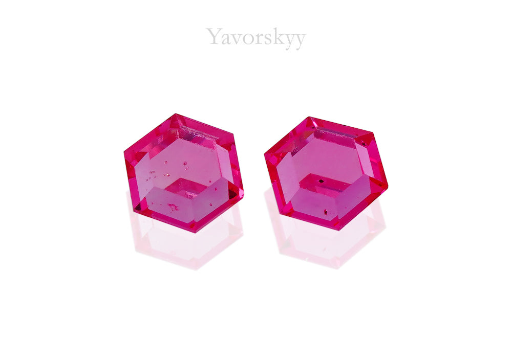 Pinkish-red Spinel 0.43 ct / 2 pcs