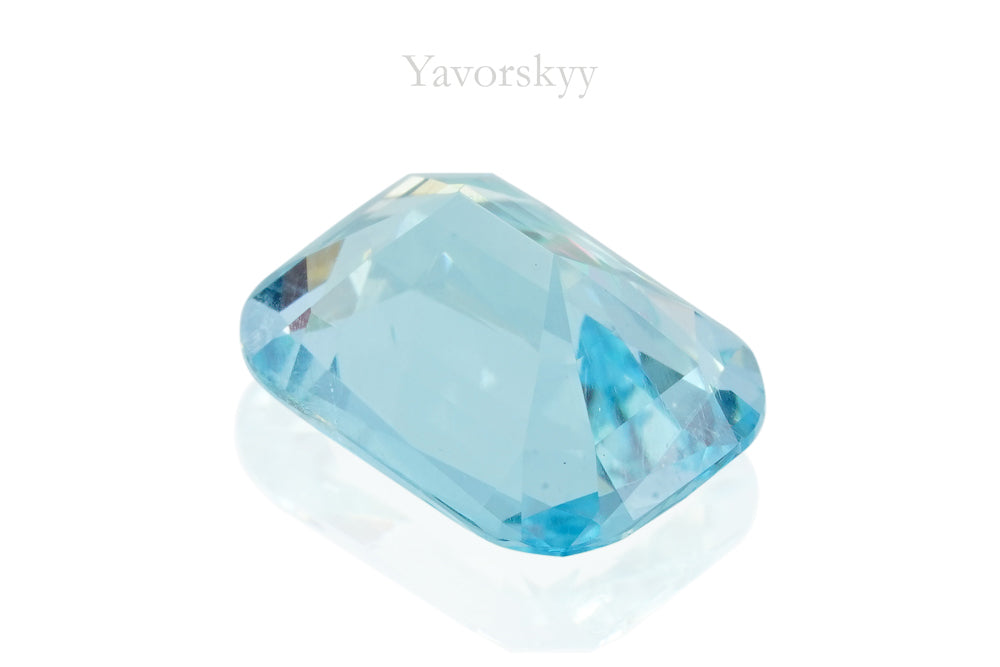 Back side image of a pretty aquamarine 1.48 carats