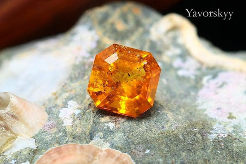 Picture of a pretty clinohumite 0.48 ct