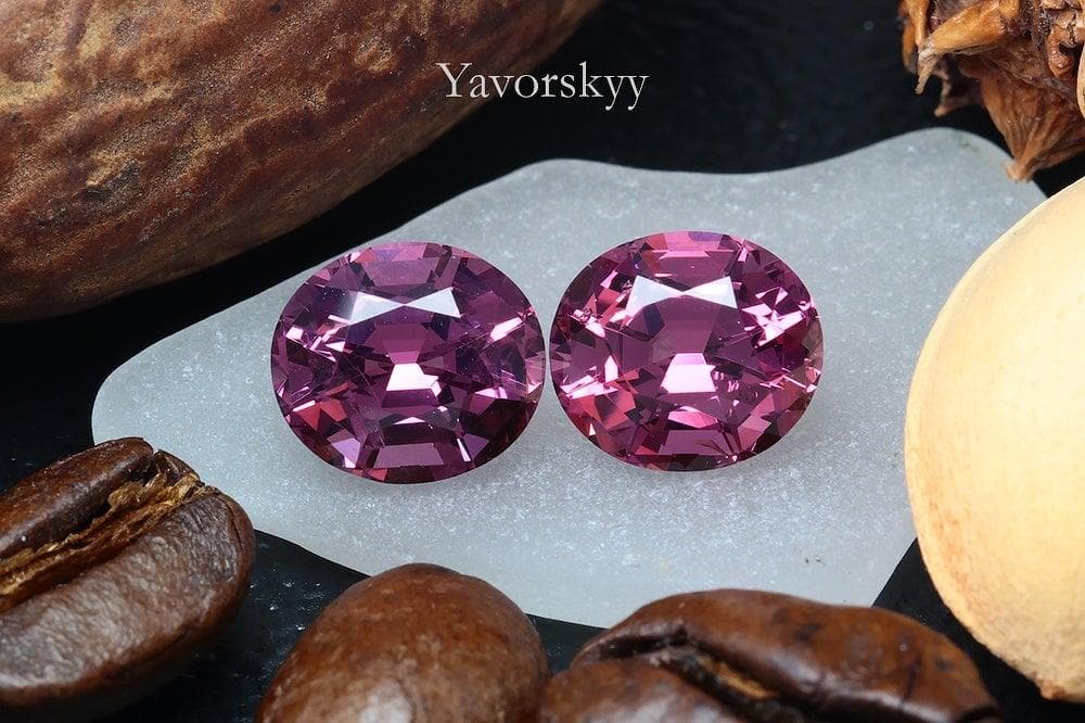 A pair of purple spinel oval 3.85 carats front view image