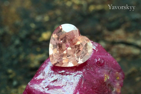 0.76 ct Rhodolite