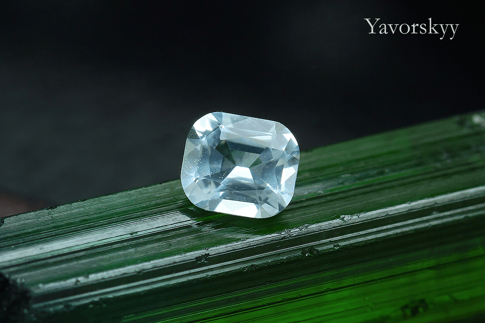 Top view photo of aquamarine 0.16 carat
