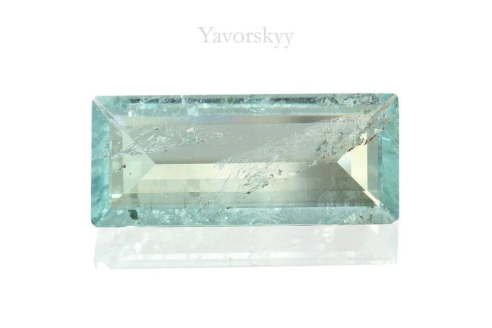 Top view photo of a pretty aquamarine 3.71 cts