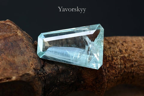 Top view photo of aquamarine 6.04 cts