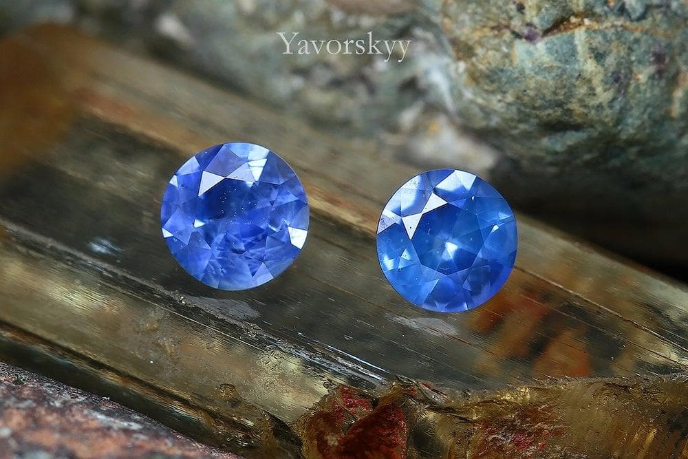 Top view picture of round blue sapphire 0.41 ct match pair