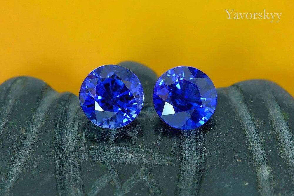 Top view image of round blue sapphire 1.88 cts pair