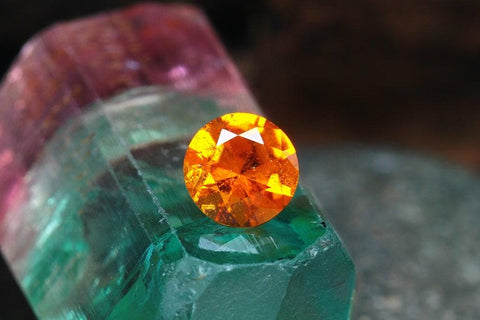 Top view photo of clinohumite 0.62 ct